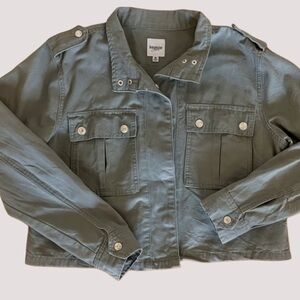 🍁 Military Style Cropped Jacket Olive size medium lightweight khaki Kenzie boxy